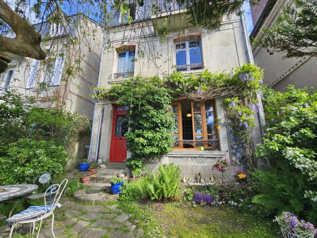 MAISON DE VILLAGE AVEC JARDIN
