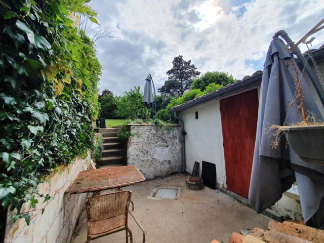 Maison de village avec jardin