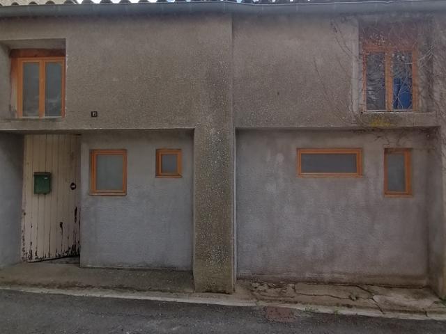 Maison de village avec jardin à Mouthoumet Gros Travaux à prévoir