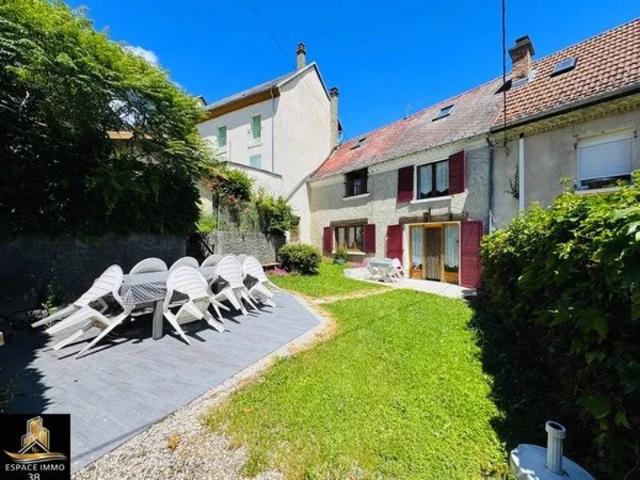 Maison de village avec jardin attenant