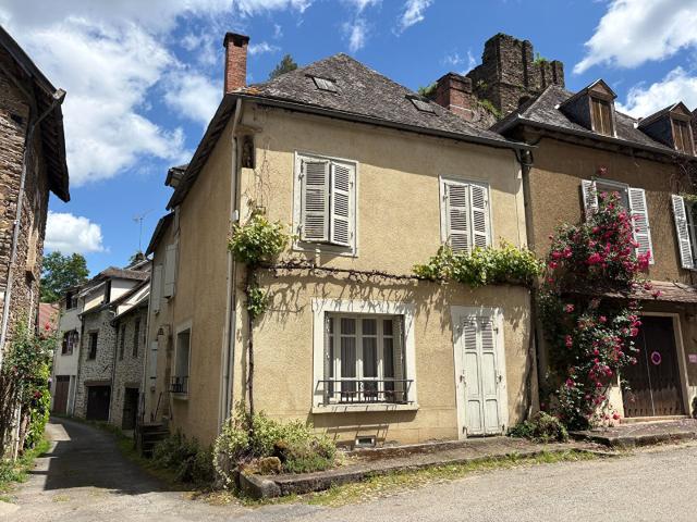 Maison de village avec jardin en bord de rivière 136m² Ségur le Château