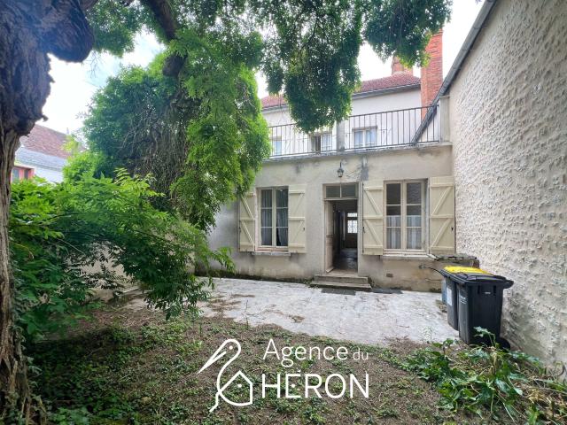MAISON DE VILLAGE AVEC JARDIN ET DEPENDANCE