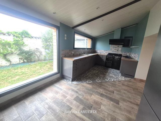 MAISON DE VILLAGE AVEC JARDIN ET DÉPENDANCES – BRÉCHAN 47600