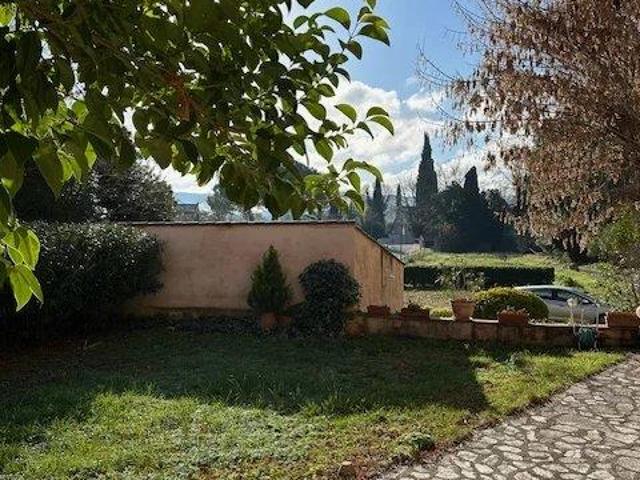 Maison de village avec jardin et deux garages 108m² Montfort sur Argens