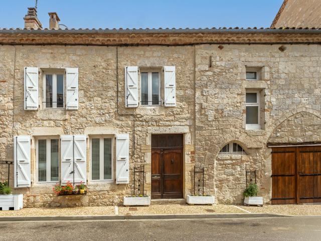 Maison de village avec jardin et garage