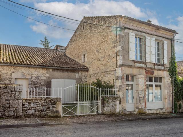 Maison de village avec jardin et garage