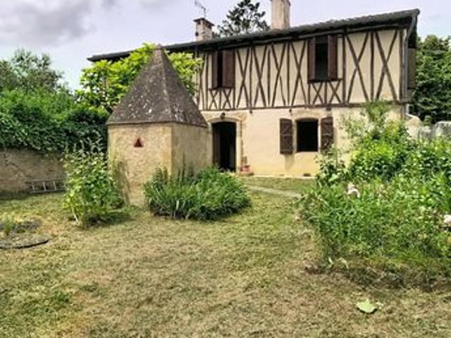 Maison de village avec jardin et garage