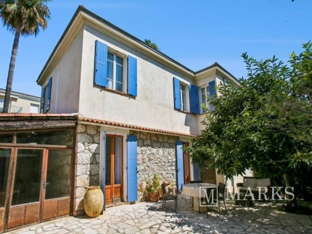 Maison de village avec jardin exposé plein sud au cœur de Saint Jean Cap Ferrat