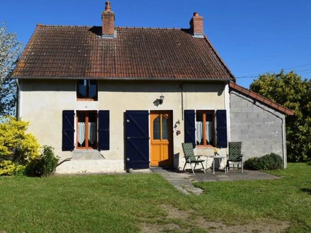 Maison de village avec jardin près de Cercy la Tour à vendre
