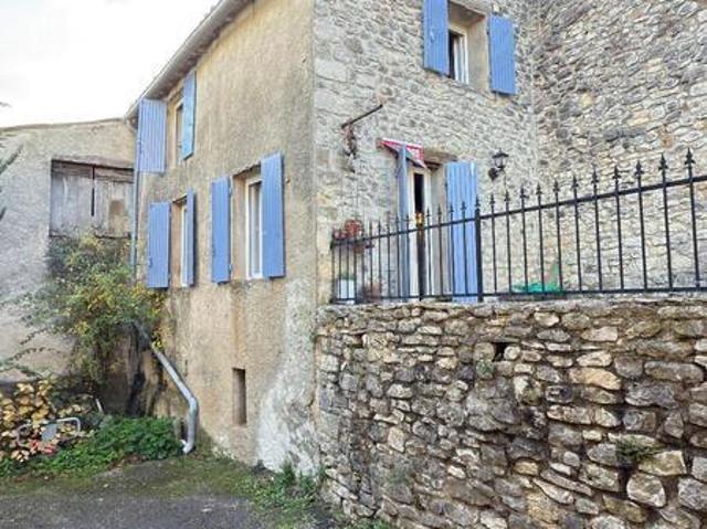 Maison de village avec jardinet et parking Saint Trinit