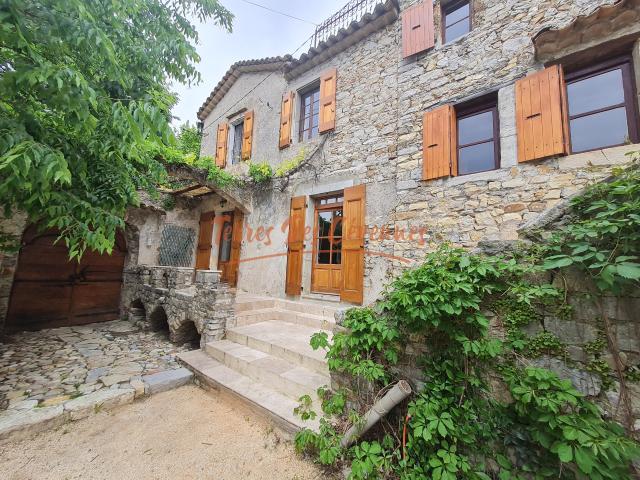 Maison de village avec piscine