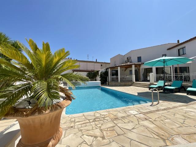 Maison de village avec piscine, garage et jardin 230m² Bessan