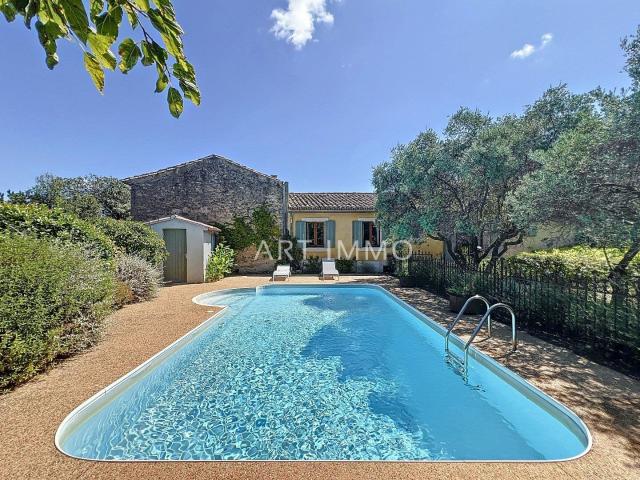 Maison De Village Avec Piscine Sur Un Grand Terrain. 130m² Taillades