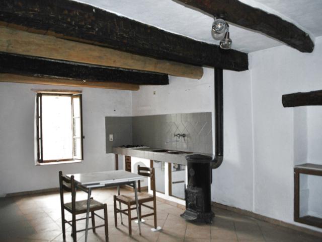 MAISON DE VILLAGE AVEC PLACE DE PARKING