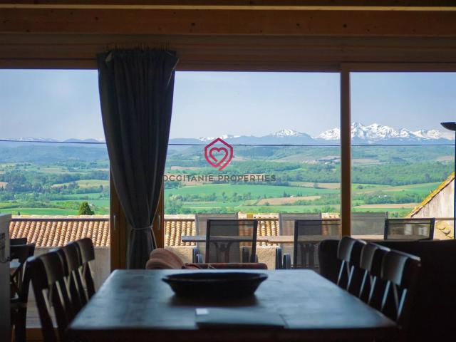 Maison de village avec superbe vue sur les Pyrénées 104m² Cailhau