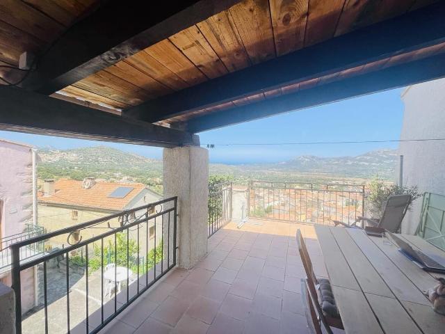 Maison de village avec superbes terrasses