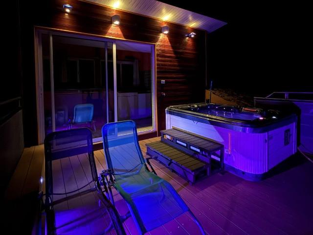 Maison de village avec Spa sur la terrasse