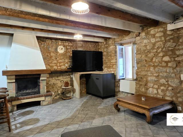 MAISON DE VILLAGE AVEC TERRAIN NON ATTENANT DE 430 M2 CLOTURE