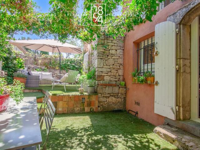 Maison de village avec terrasse au coeur de Coutheron