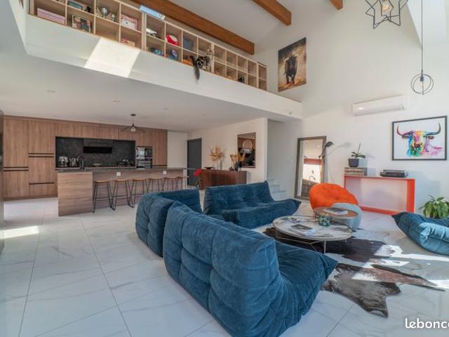 Maison de village avec terrasse et garage double aux prestations haut de gamme
