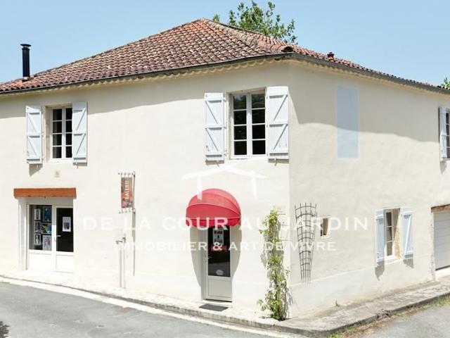Maison de village avec terrasse et jardinet ! 177m² Beauville