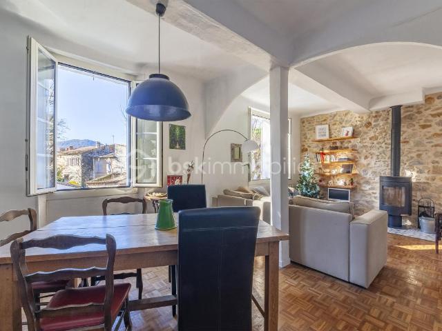 Maison de village avec terrasse et studio indépendant rentable