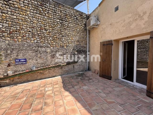 Maison de village avec terrasse, vue dégagée et garage