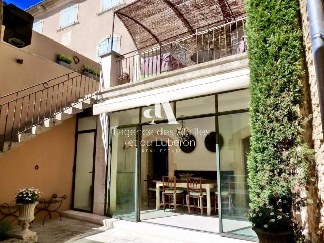 Maison De Village Avec Terrasses Vue Piscine Et Ascenseur 160m² Goult