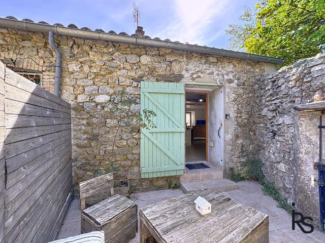 Maison de village avec un gîte, une petite cour et deux terr. 181m² Valgorge