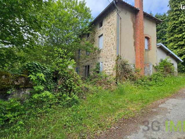 Maison de village avec vue dégagée | Laprugne | Potentiel rénovation