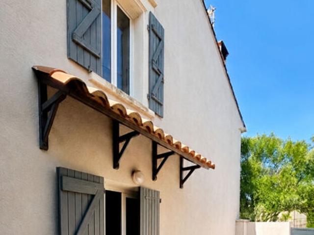 Maison de village avec 3 chambres et terrasse, à seulement 10 minutes de Narbonne