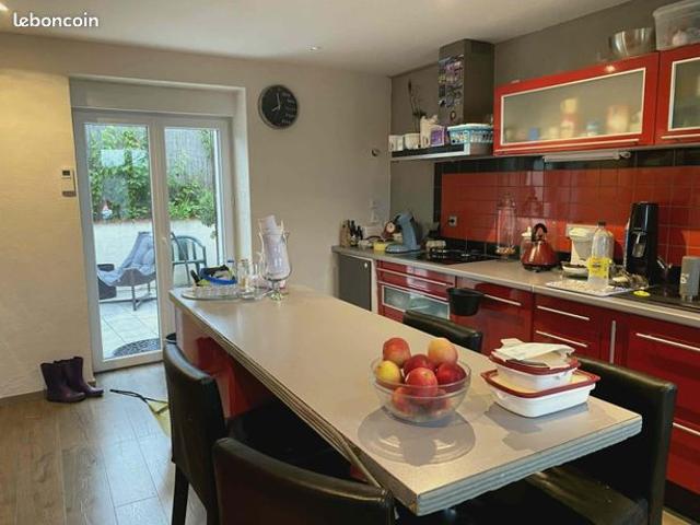 Maison de village / beaux volumes /semi plain pied