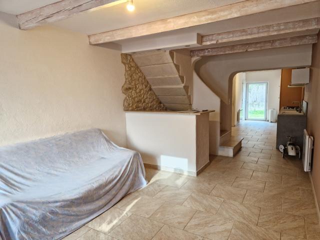 Maison de village beaux volumes