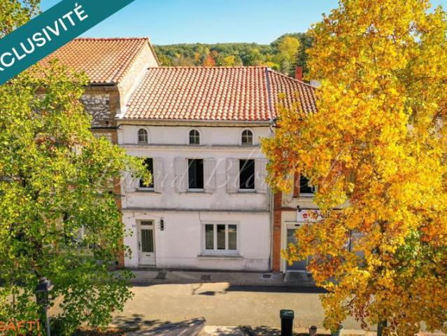 Maison de village. briatexte