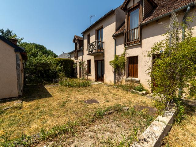 MAISON DE VILLAGE CHAROST