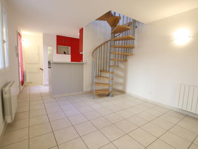Maison de village climatisation reversible et balcon