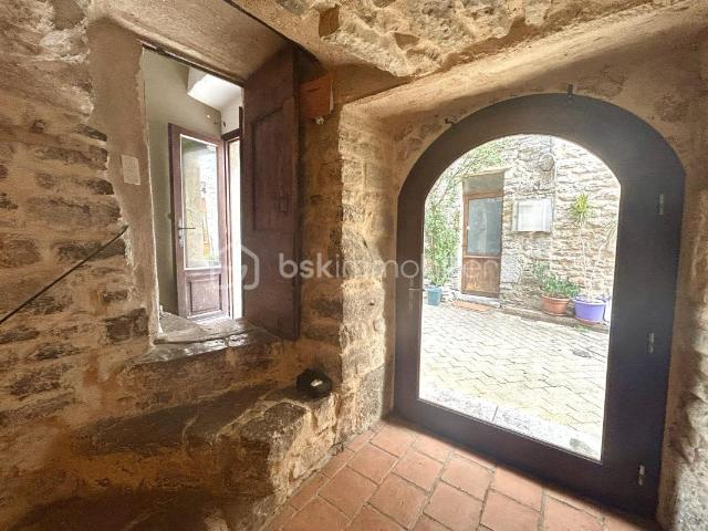 Maison de village dans les remparts