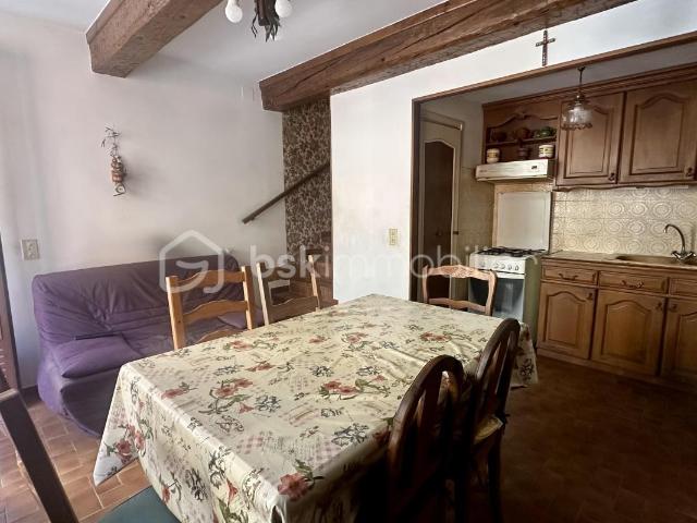 MAISON DE VILLAGE DE 50 M² 3 NIVEAUX AU CALME HORS ZONE INONDABLE COMMODITES A PIED IDEAL INVESTISSEUR