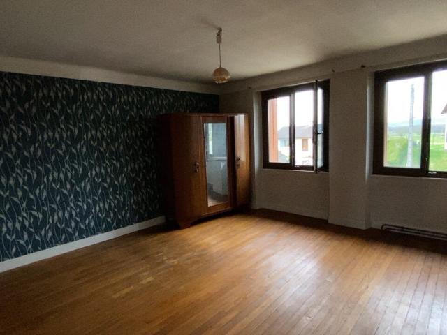 Maison de village de 90 m² à rénover avec Grange