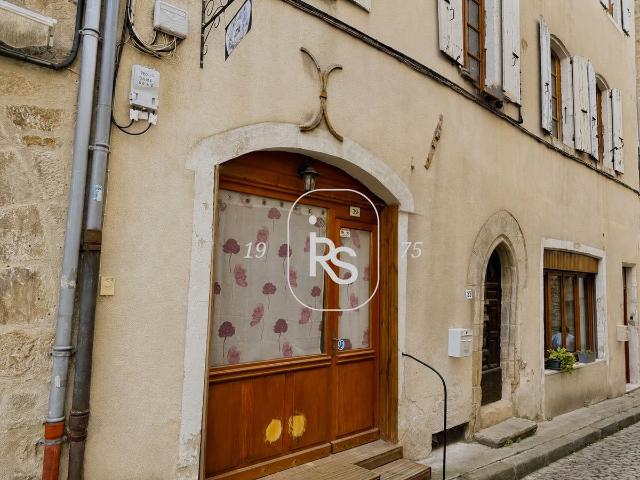 Maison de village de 101 m2 habitables dont une chambre indé. 101m² Largentière