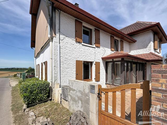Maison de village de 103 m2 avec terrasse à Proximité de la SUISSE
