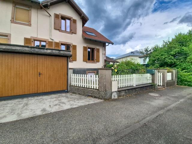 Maison de village de 111m2 au fond d'une impasse avec jardin et garage