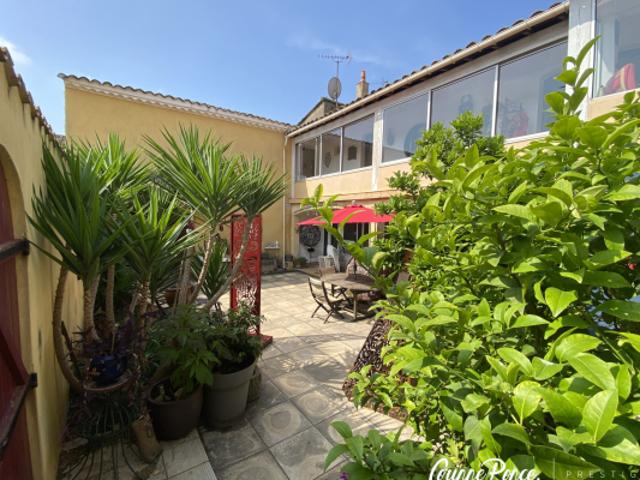 MAISON DE VILLAGE DE 235M2 AVEC COUR PUITS GARAGE PROPOSEE P