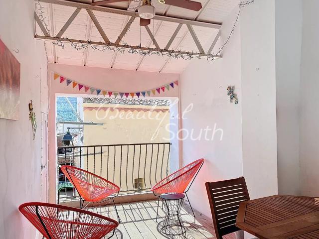 Maison de village de caractère avec terrasse panoramique et. 115m² Maury