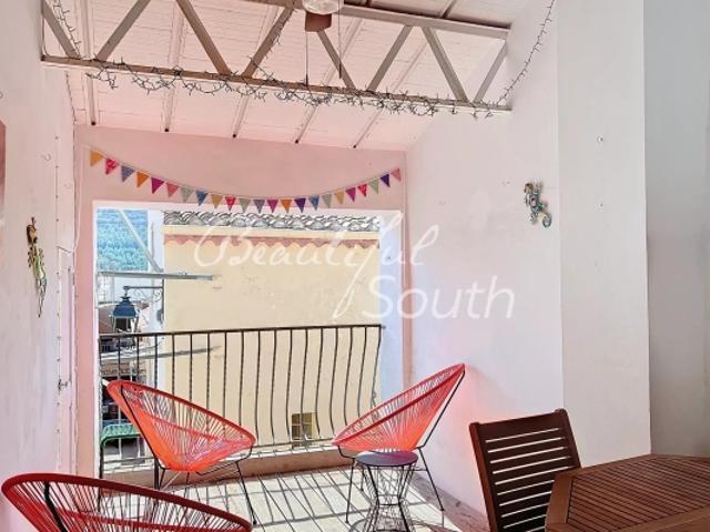 Maison de village de caractère avec terrasse panoramique et garage – Maury