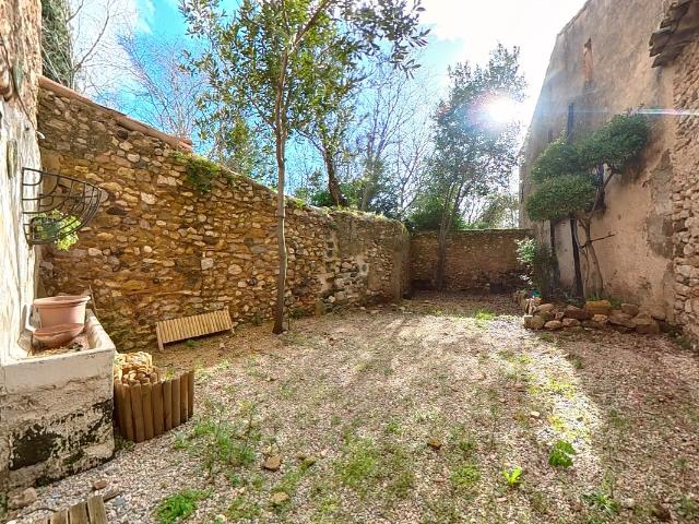 Maison de village de caractère avec jardin et grand potentiel, Aspiran