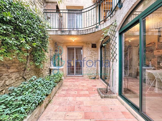 Maison de village de caractère avec patio, balcon et station. 76m² Gallargues le Montueux