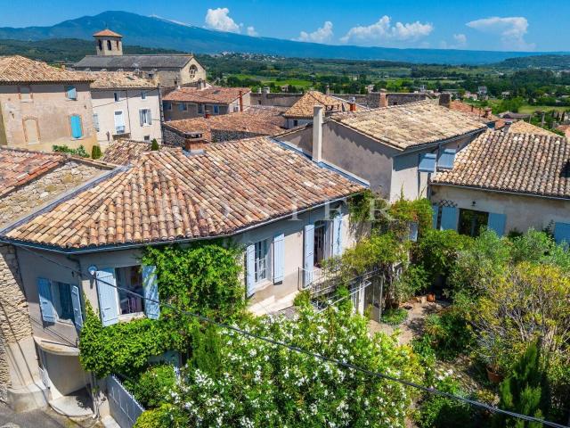 Maison de village de charme à Caromb: volumes généreux, dép. 245m² Caromb