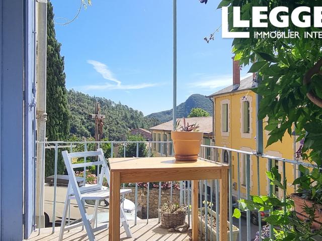 Maison de village de charme dans le coeur de Olargues avec 3 chambres, petite terrasse et cave