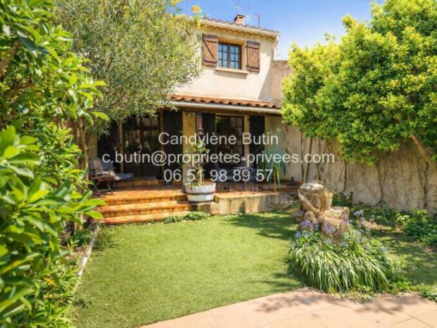 Maison DE VILLAGE DE PIERRES GRAND GARAGE ET JARDIN